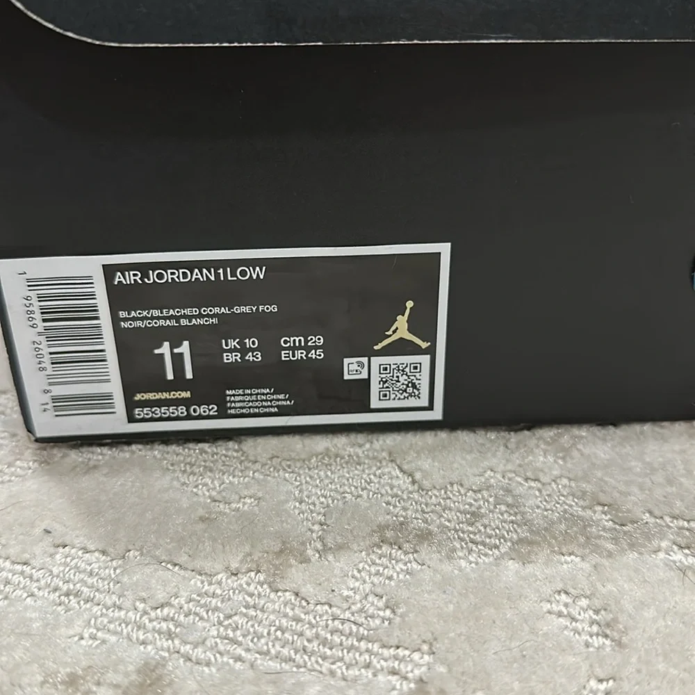 Air Jordan 1 Low- M 11 - worn inside once! No flaws. Black, grey, pink, white - Picture 11 of 12